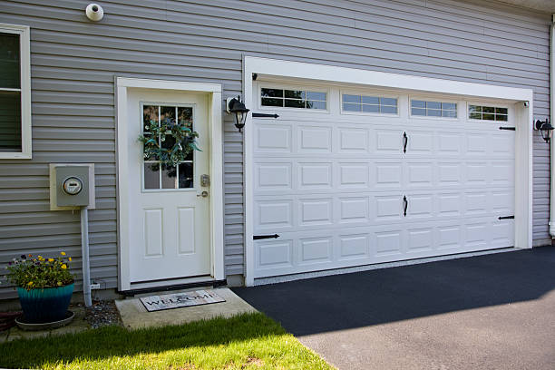 24/7 Emergency Garage Door Panel Replacement experts in Gonzales County County, TX